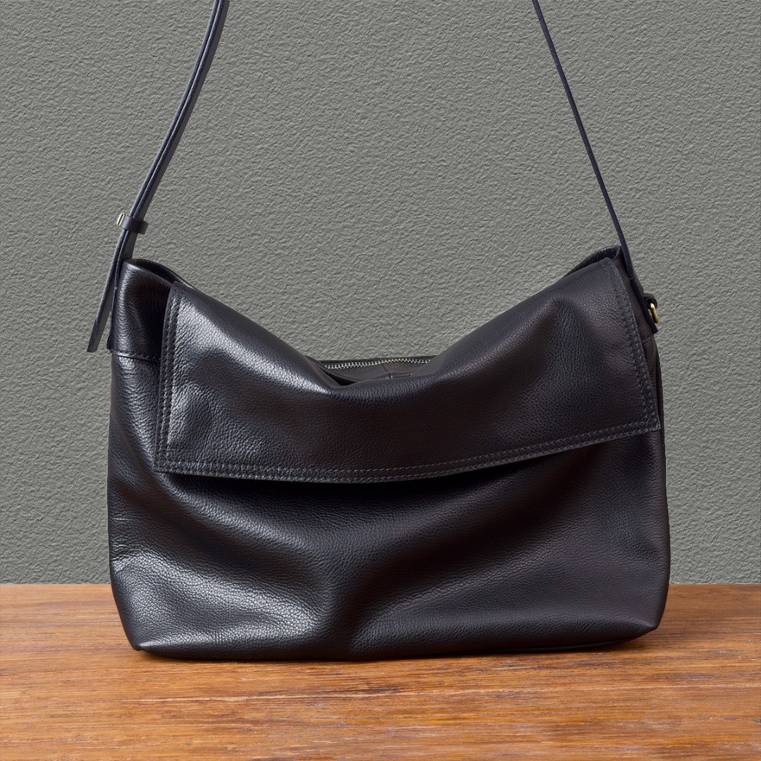 二十四街  通勤大容量软牛皮翻盖休闲单肩斜挎包真皮13寸电脑包