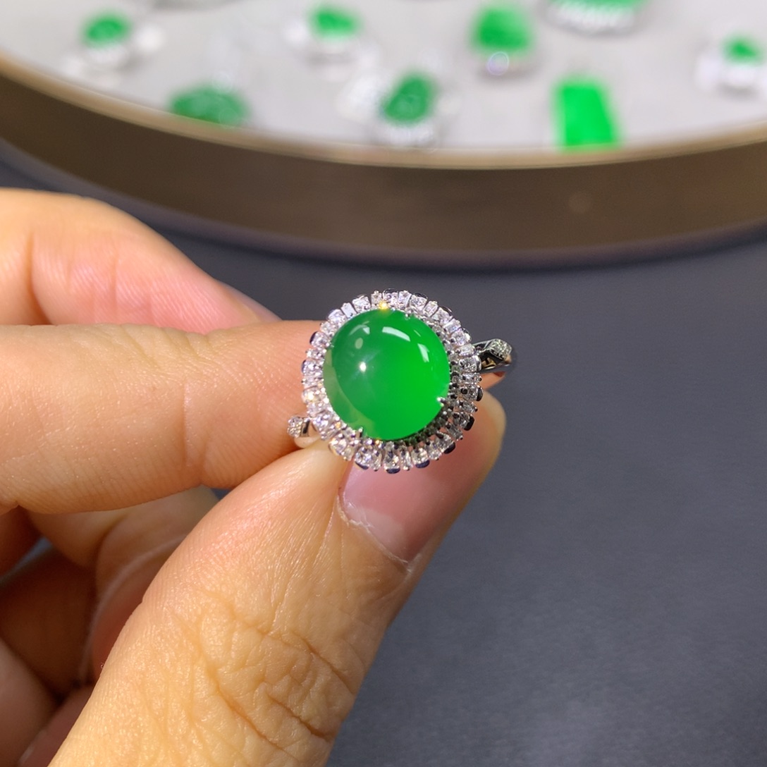 翡翠戒指18K金镶嵌翡翠