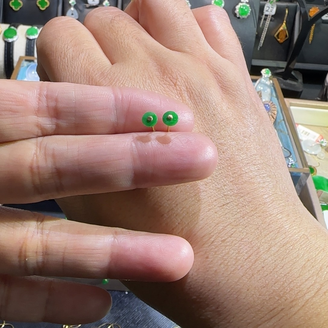 翡翠18K金镶嵌颈饰耳钉