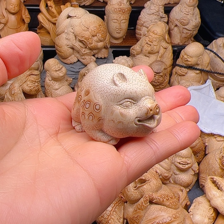 扇子S****安纯手工制作猪