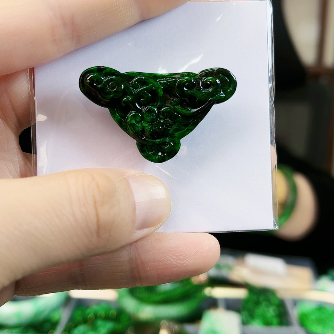 翡翠颈饰未镶嵌吊坠