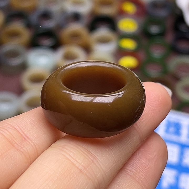 芋***包和田玉未镶嵌戒指