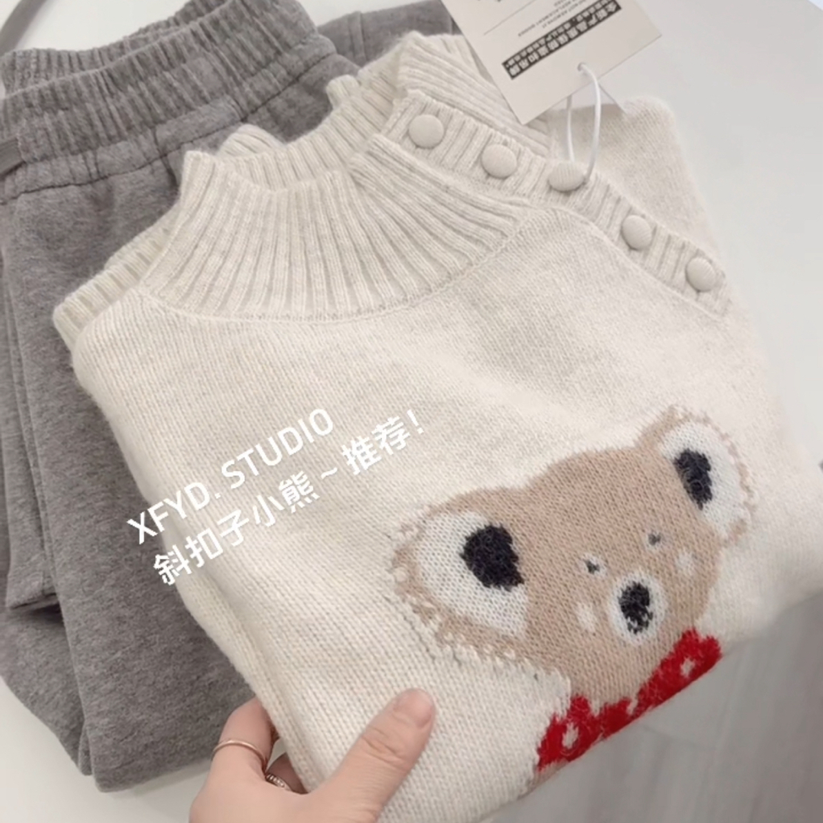 小朵家   ins穿搭#D322提花考拉斜扣子 半领软糯套头毛衣