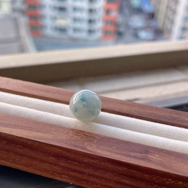 天然缅甸翡翠-特色淡蓝紫飘花圆珠