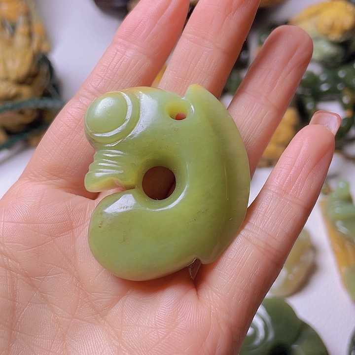 和田玉挂件未镶嵌巴**合