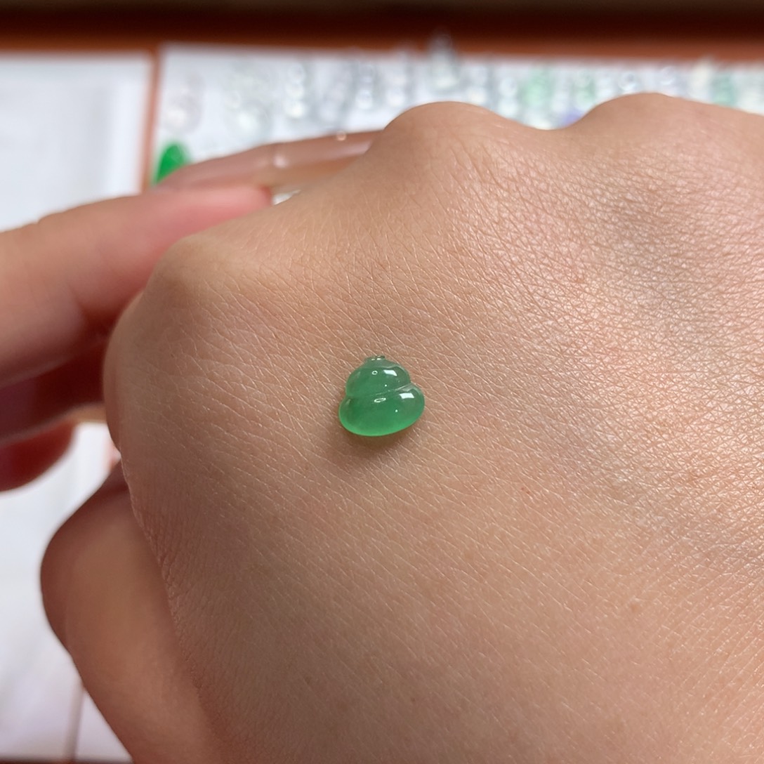 翡翠未镶嵌颈饰胖墩葫芦