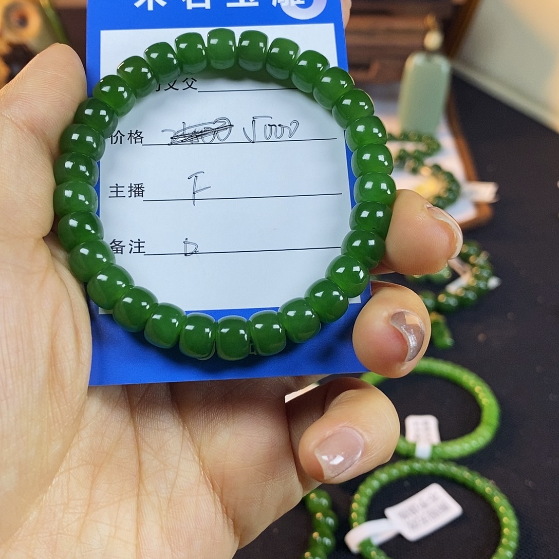 一****和田玉未镶嵌颈饰