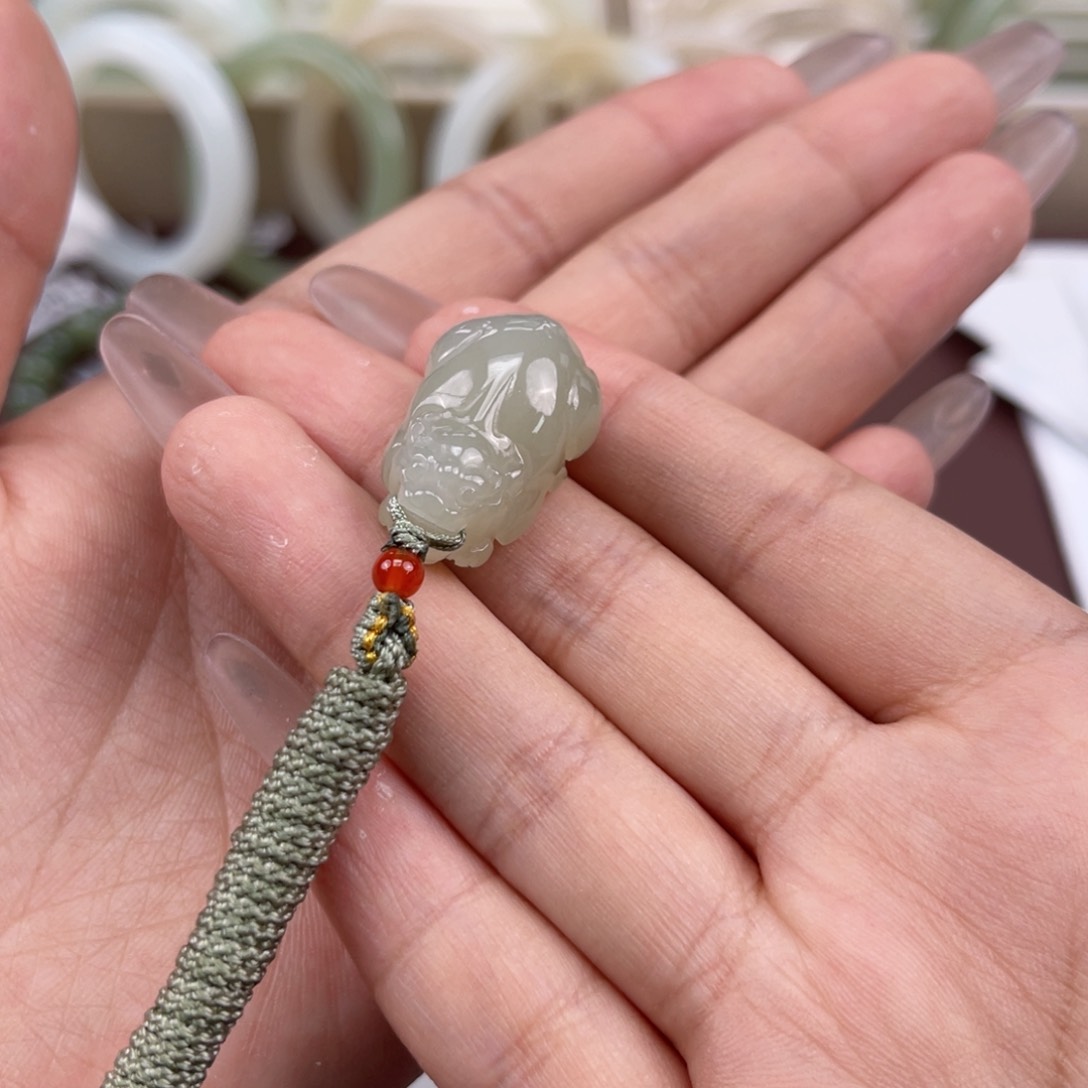 和田玉手镯未镶嵌?****