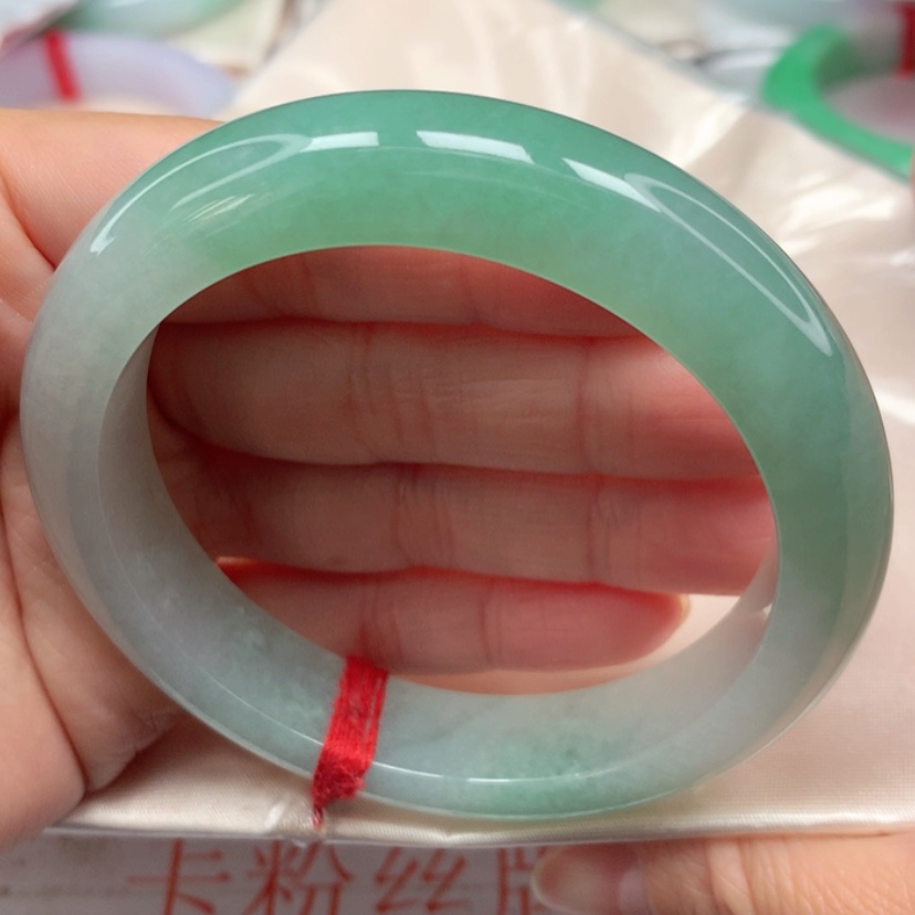 【闪购商品】翡翠手镯未镶嵌冰胶湖水绿手镯5657圈32号