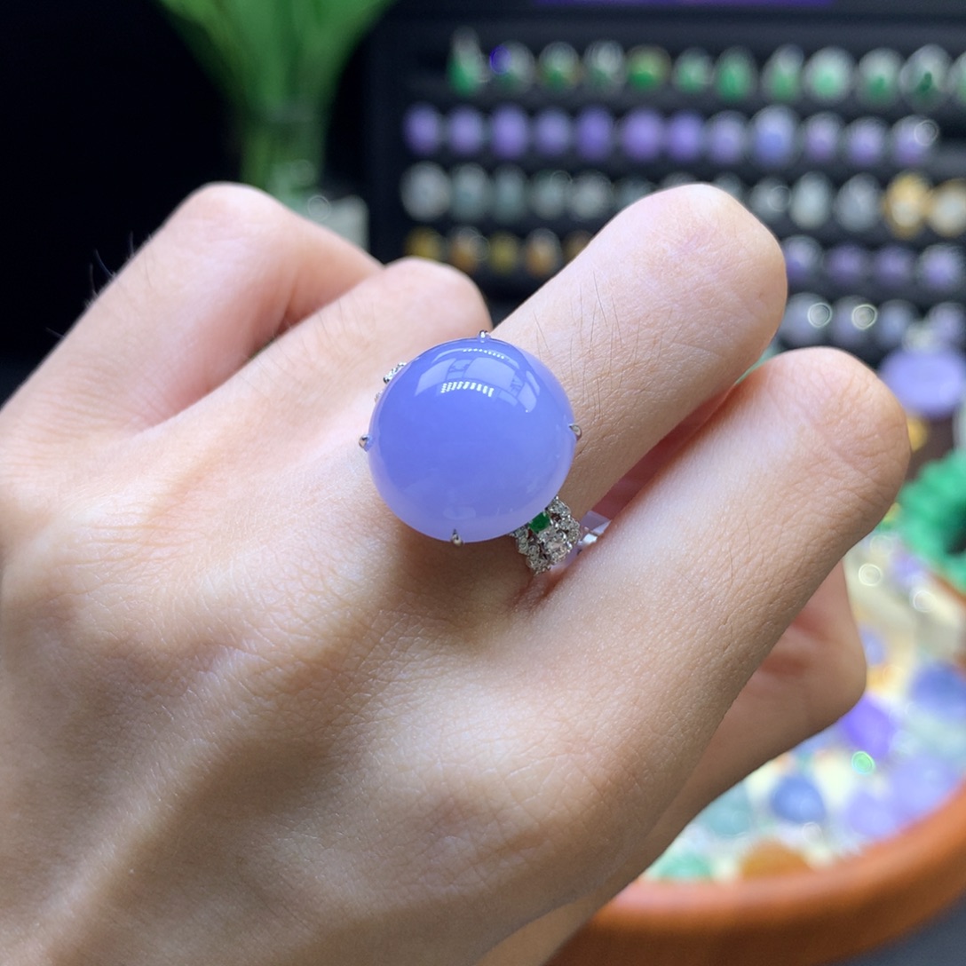 颈饰18K金镶嵌翡翠