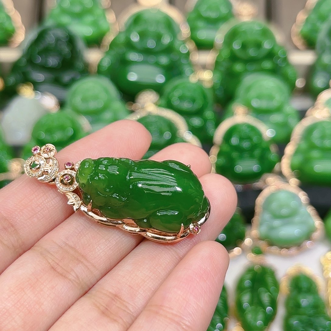 和田玉（碧玉）颈饰18K金镶嵌