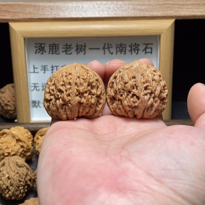 楠****吊坠文玩核桃南疆