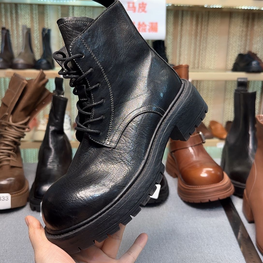 26号黑色马丁靴37码