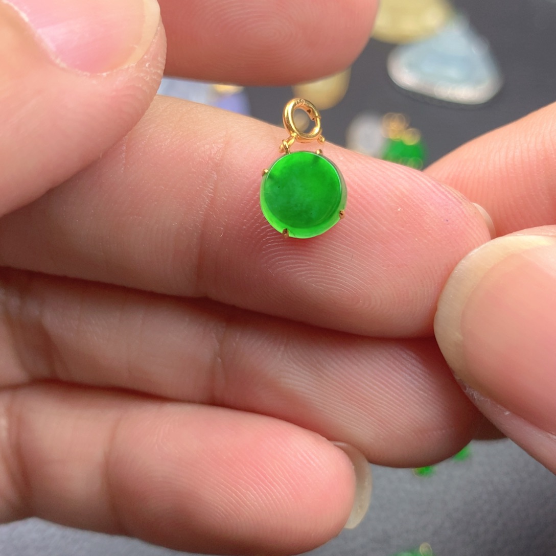 【闪购商品】颈饰18K金镶嵌翡翠翡翠