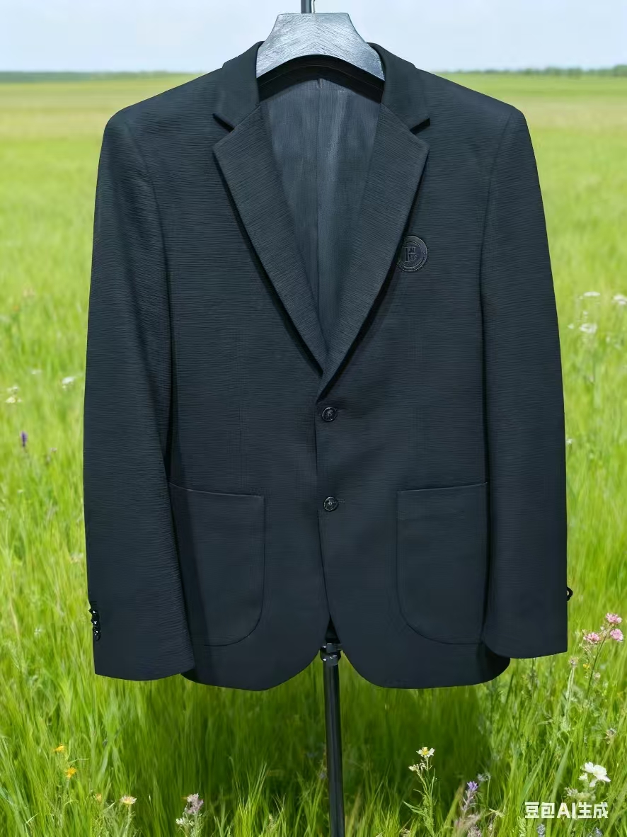 精致西服简洁大方