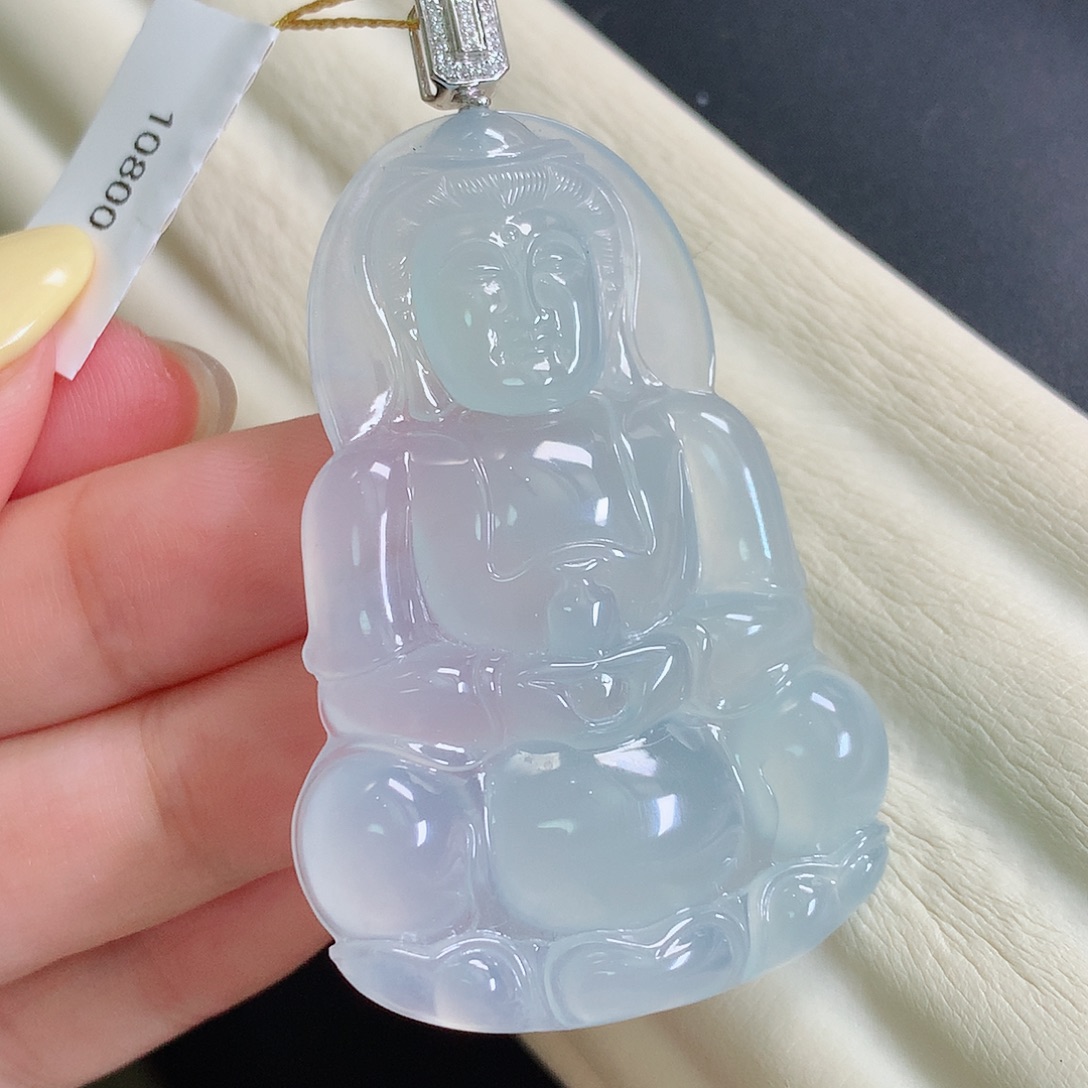 颈饰18K金镶嵌翡翠观音