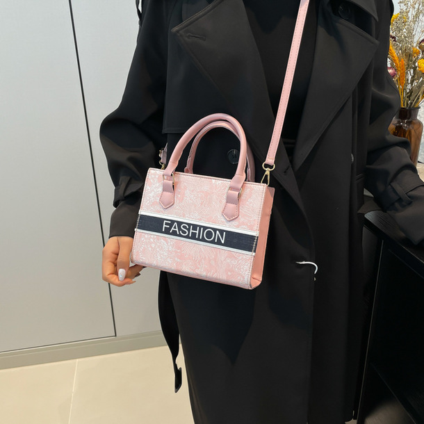 大容量小众通勤托特包包女高级感手提包单肩包斜挎包小方包腋下包