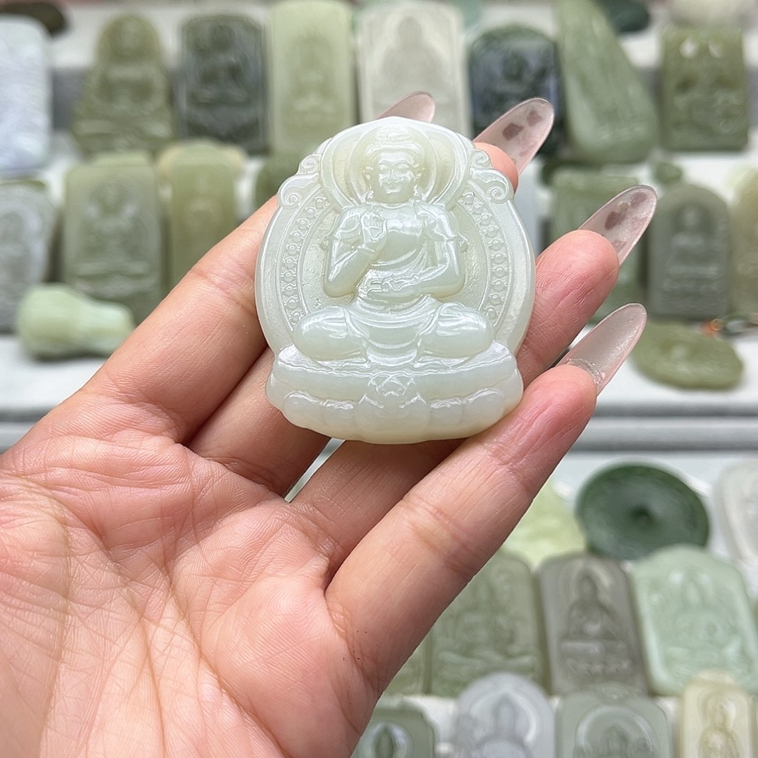 和田玉颈饰未镶嵌九**衣