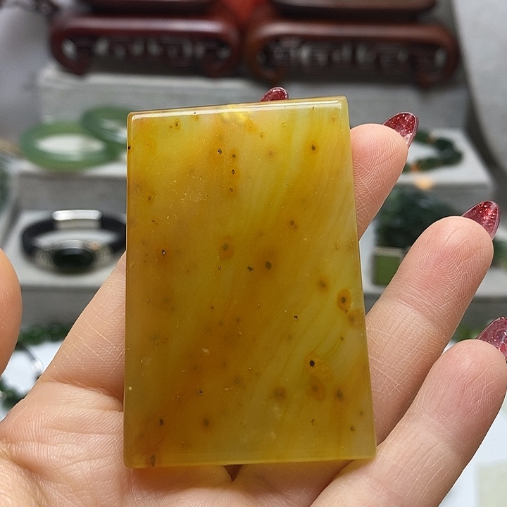 蛇纹石玉挂件未镶嵌