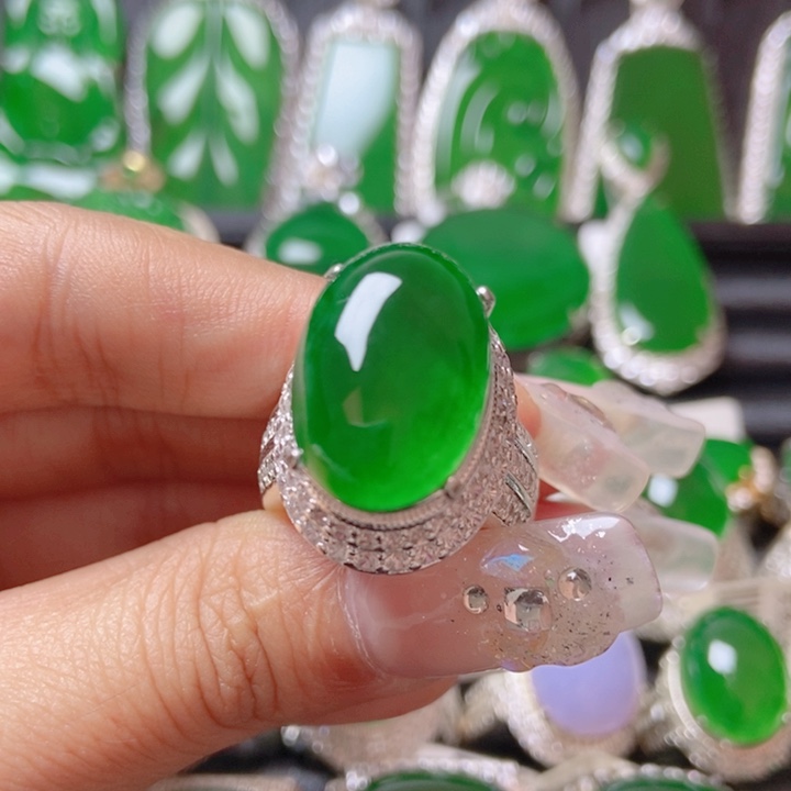 翡翠颈饰未镶嵌1821206。