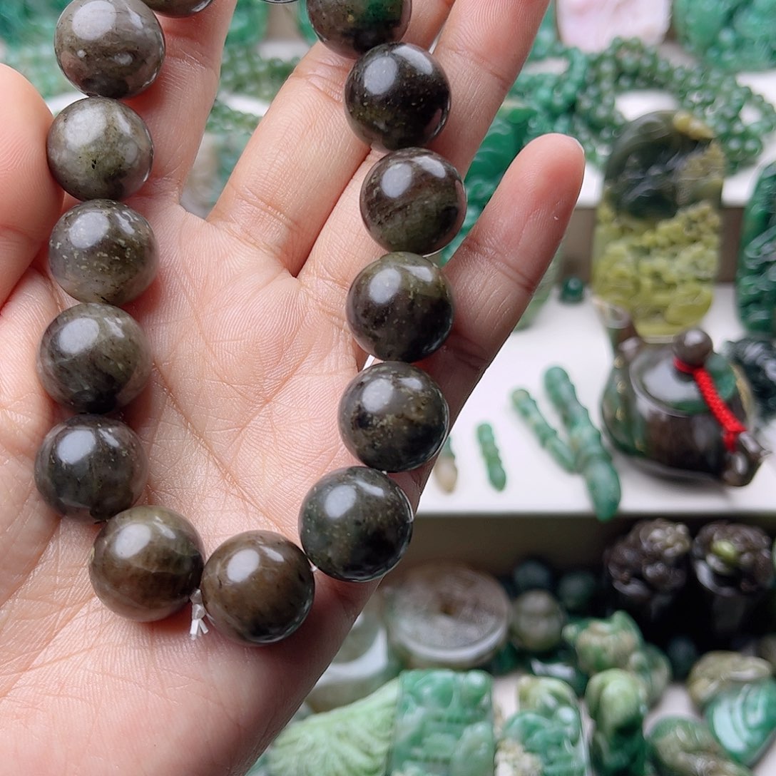 独山玉手串微瑕疵未镶嵌北*星