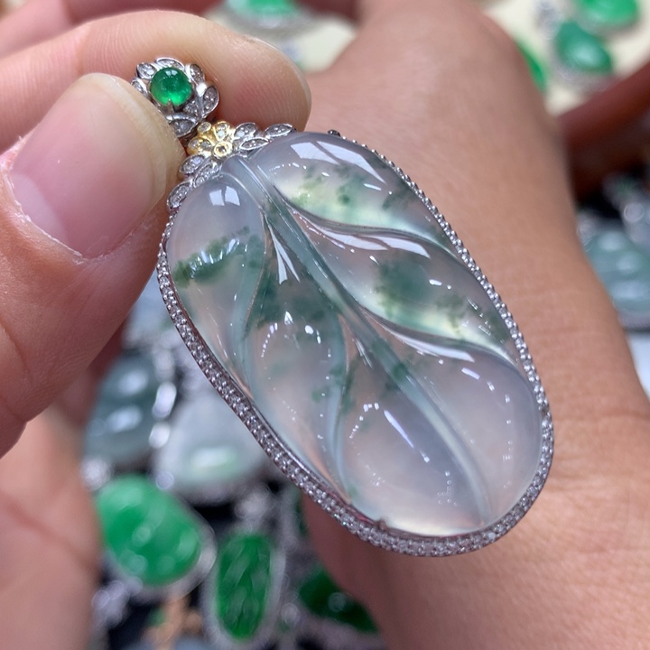 翡翠吊坠(不含链)18K金镶嵌