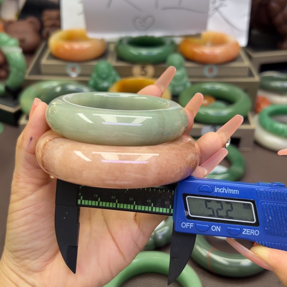 未镶嵌手镯石英岩玉
