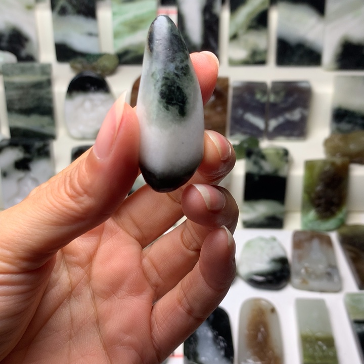 独山玉未镶嵌颈饰