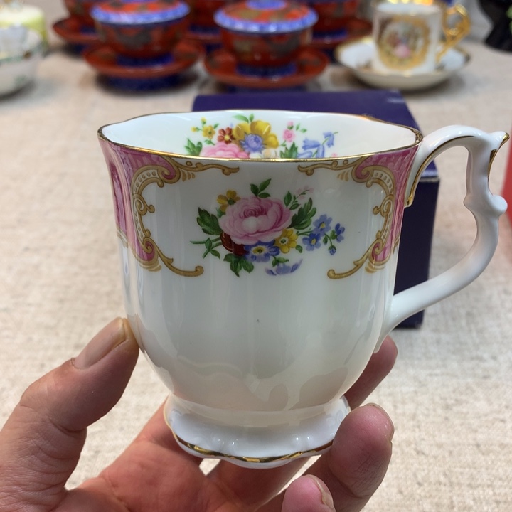 金瓷阁家的美丽瓷器