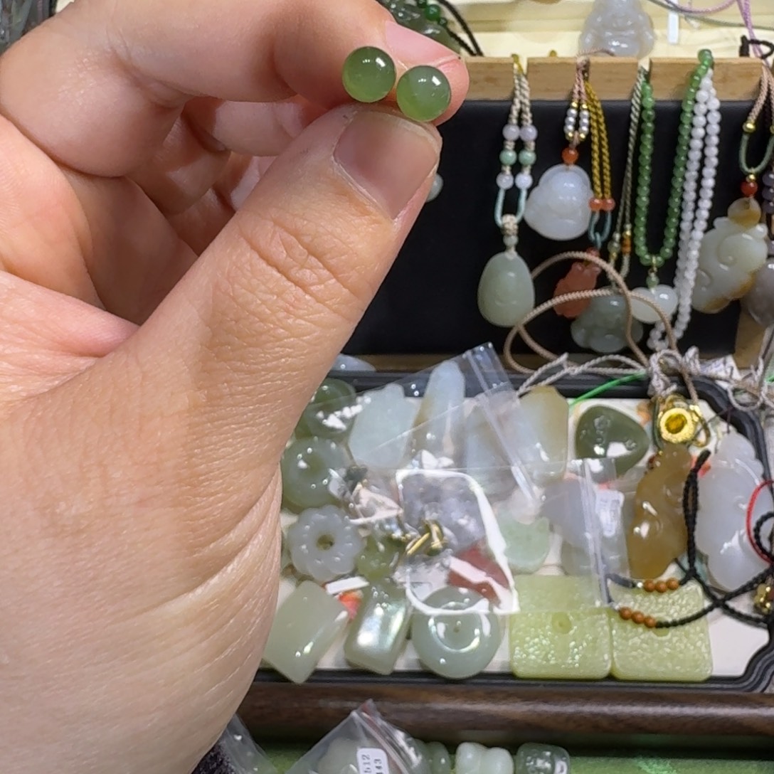 ****念和田玉未镶嵌手机链