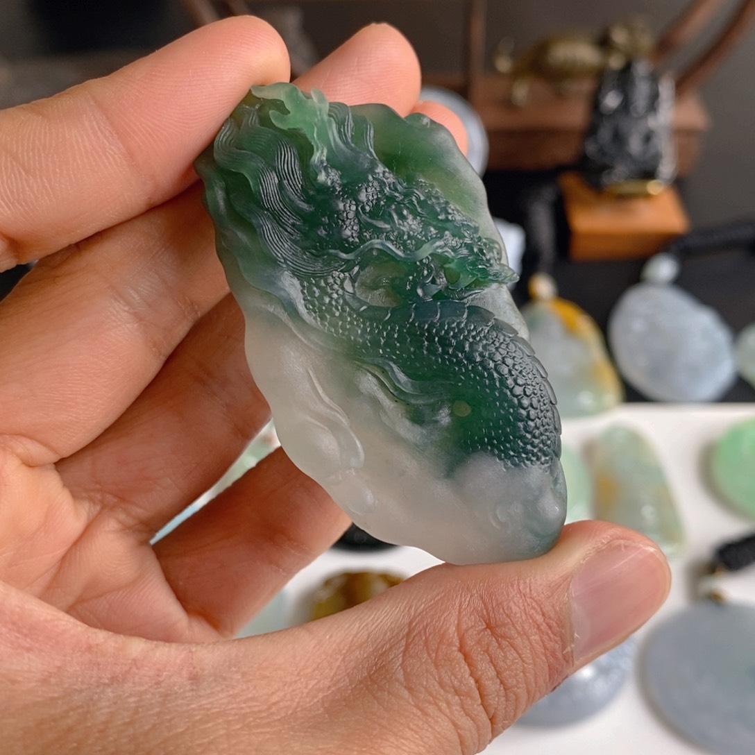 翡翠未镶嵌颈饰B****X龙牌