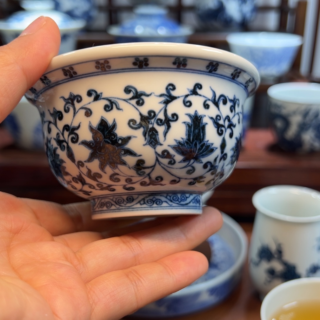 景德镇手绘缠枝莲压手