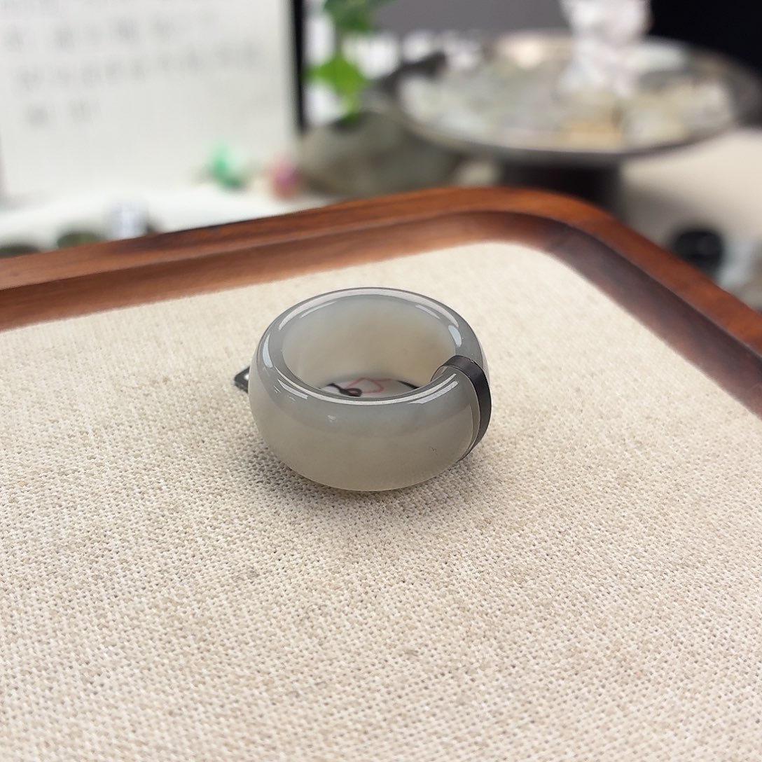 未镶嵌戒圈和田玉F38烟灰轮胎16.5不退换