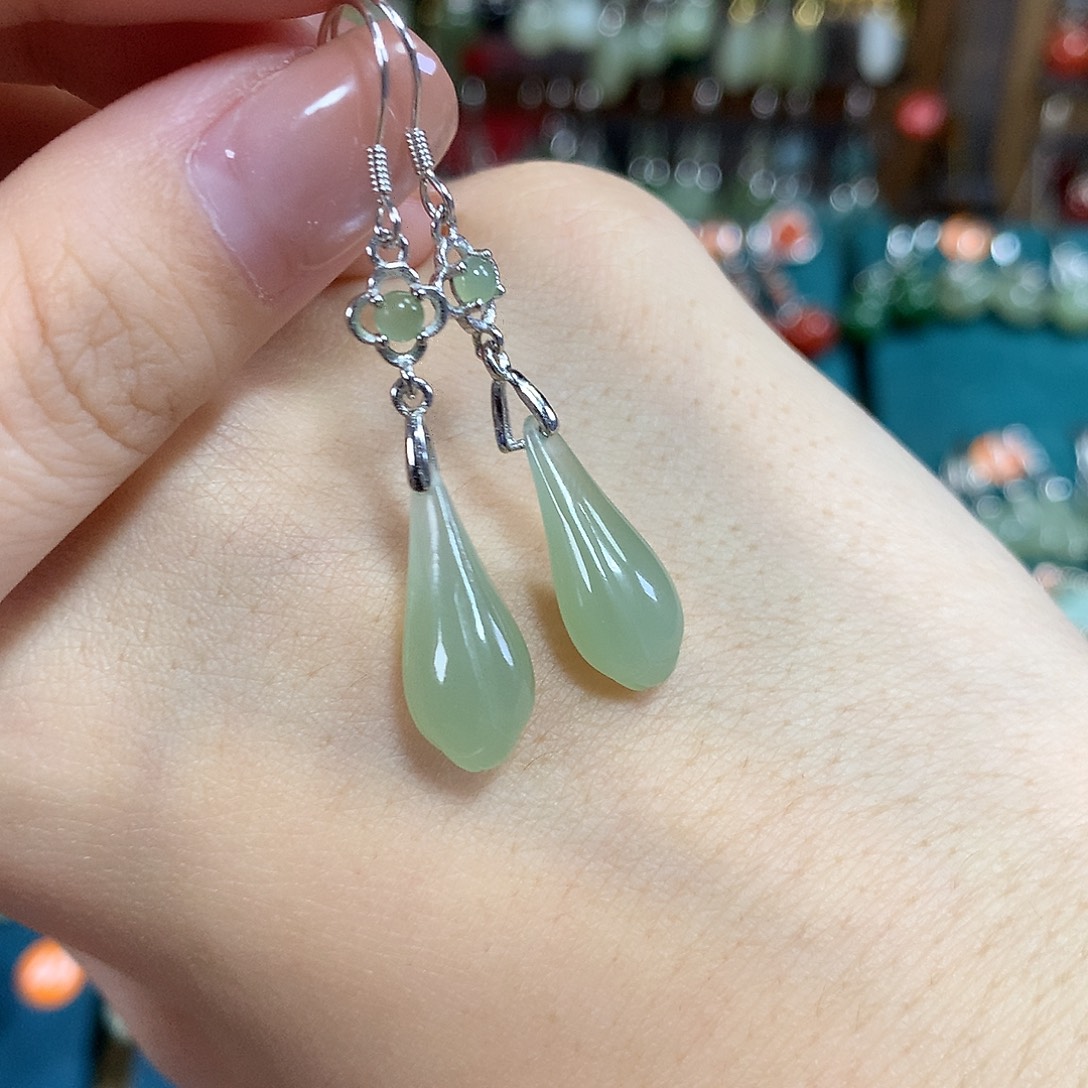 和田玉银S925镶嵌耳饰玉兰花卡19+左右