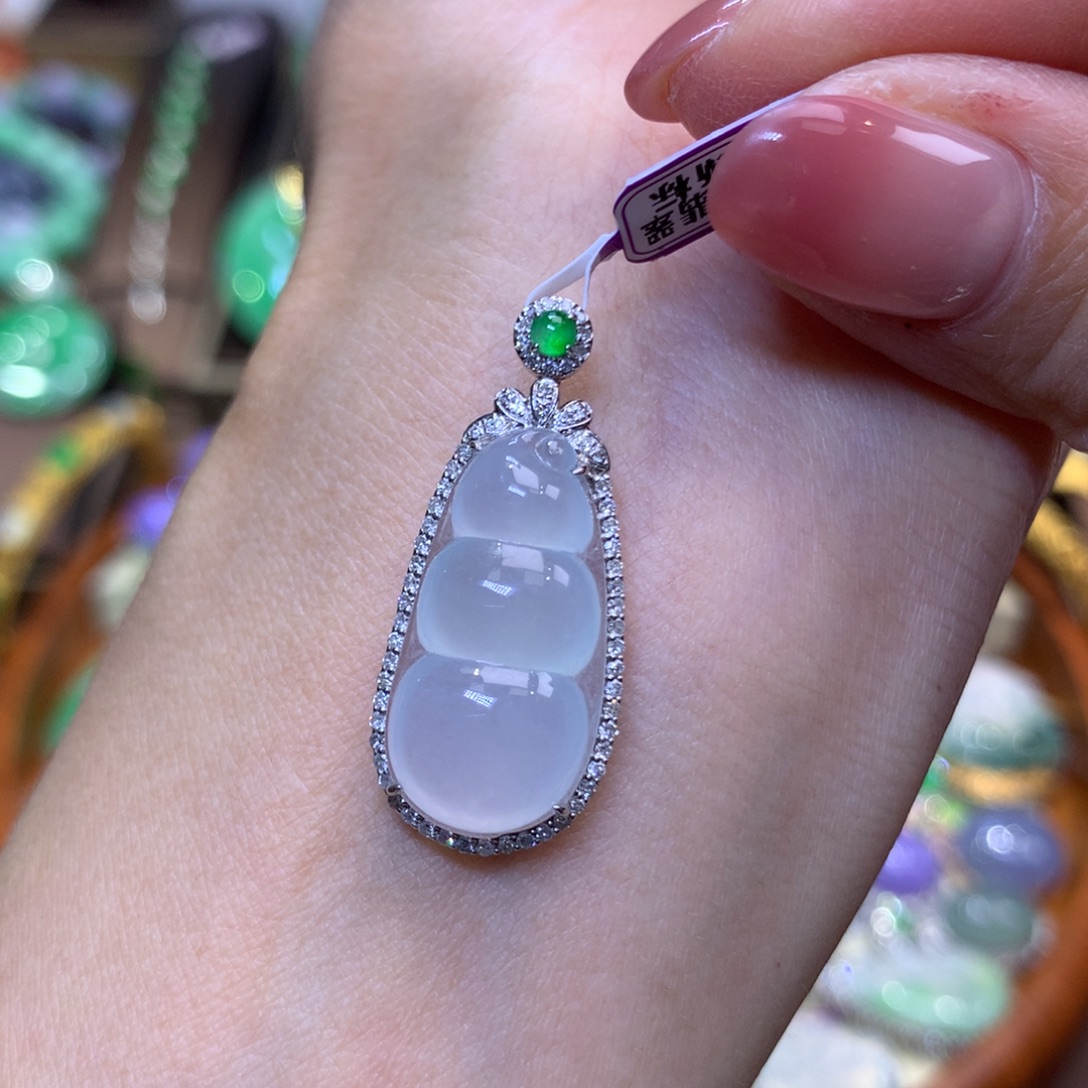 翡翠18K金镶嵌颈饰