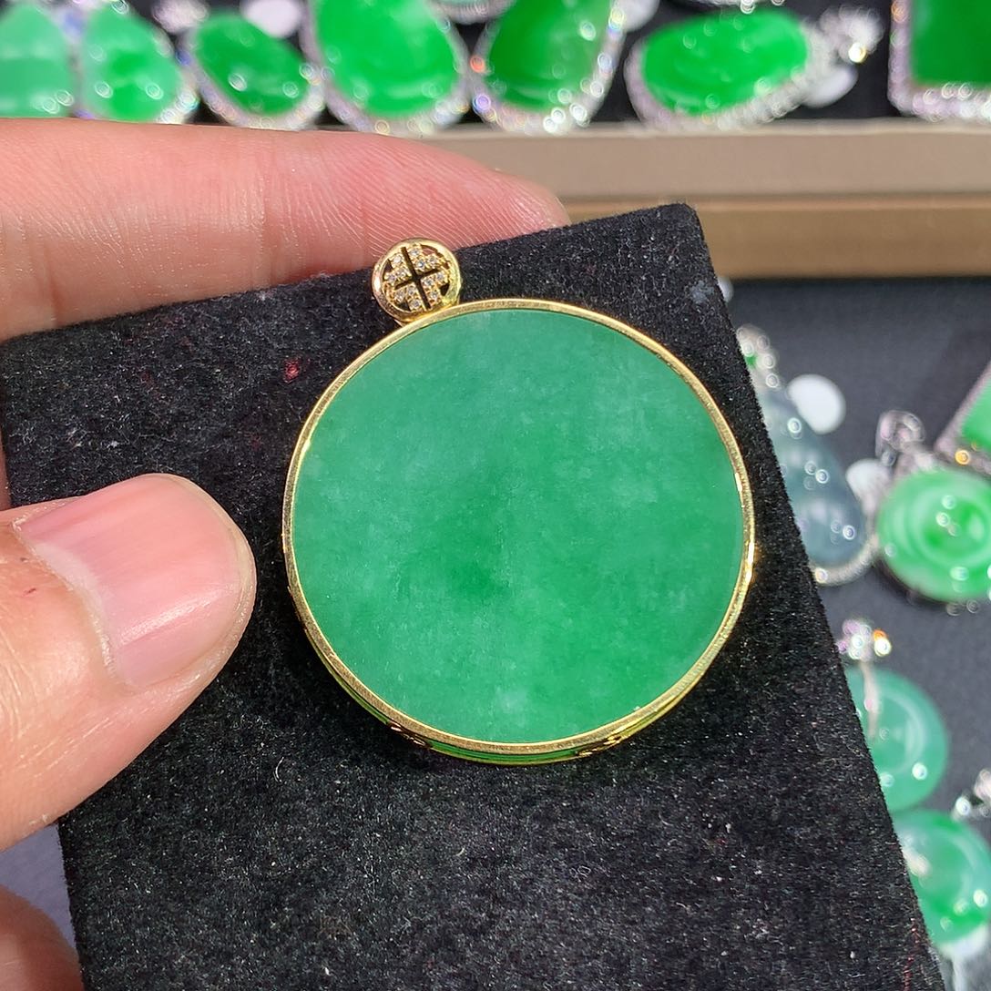 翡翠吊坠(赠链)18K金镶嵌