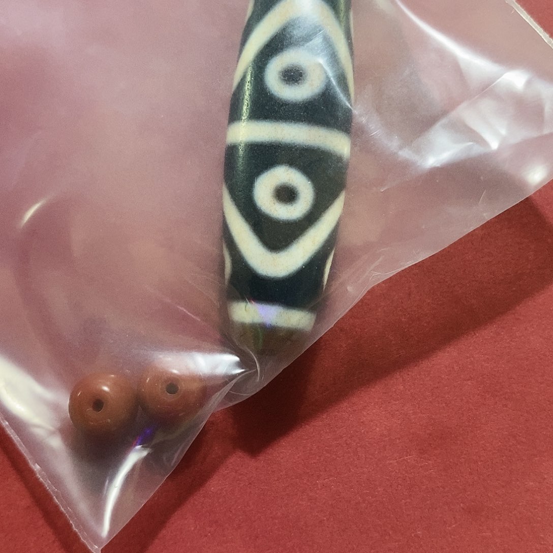 佟***玛瑙/玉髓（覆膜）未镶嵌颈饰行运八眼