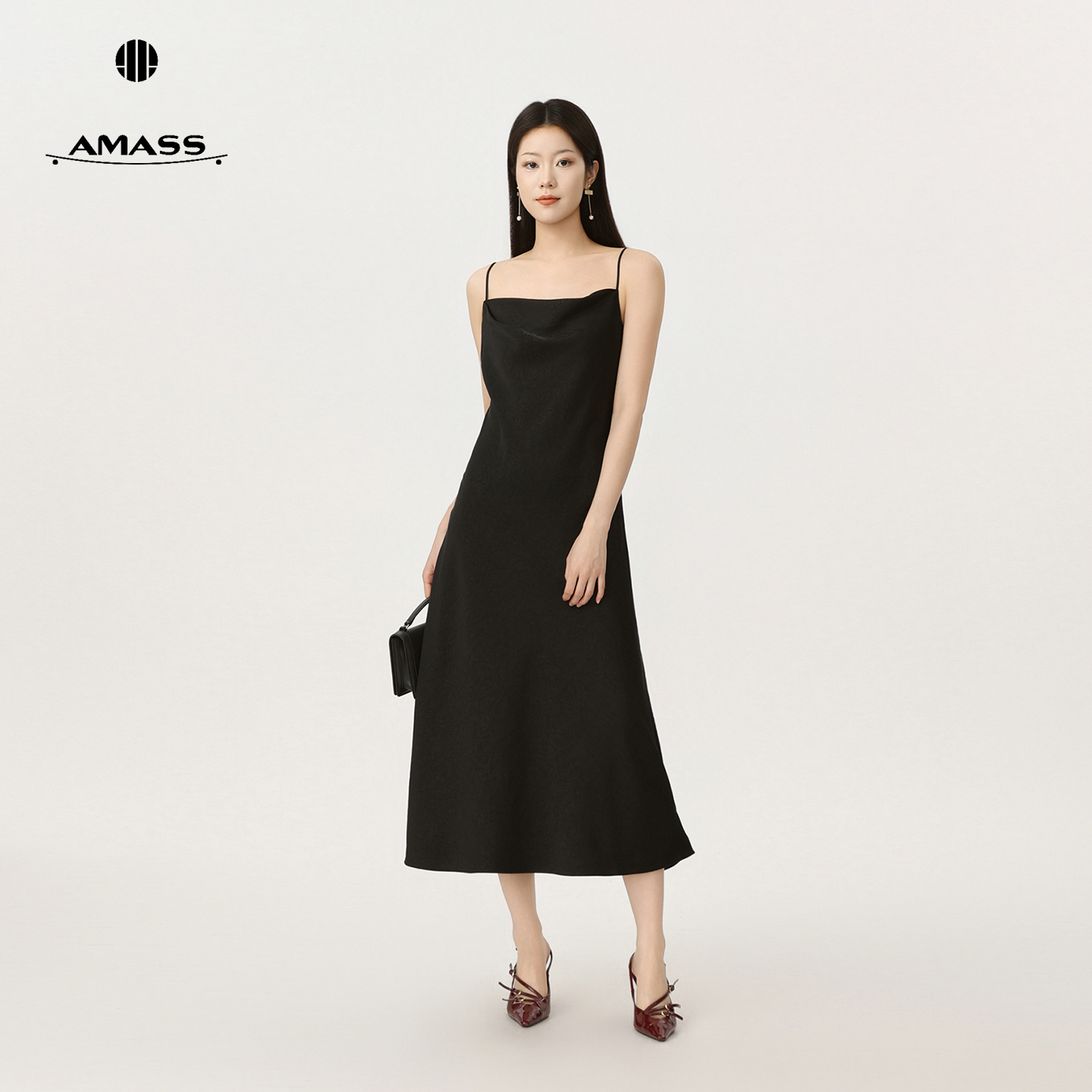 AMASS/阿玛施新款缎面轻奢优雅气质修身显瘦吊带连衣裙裙子550066