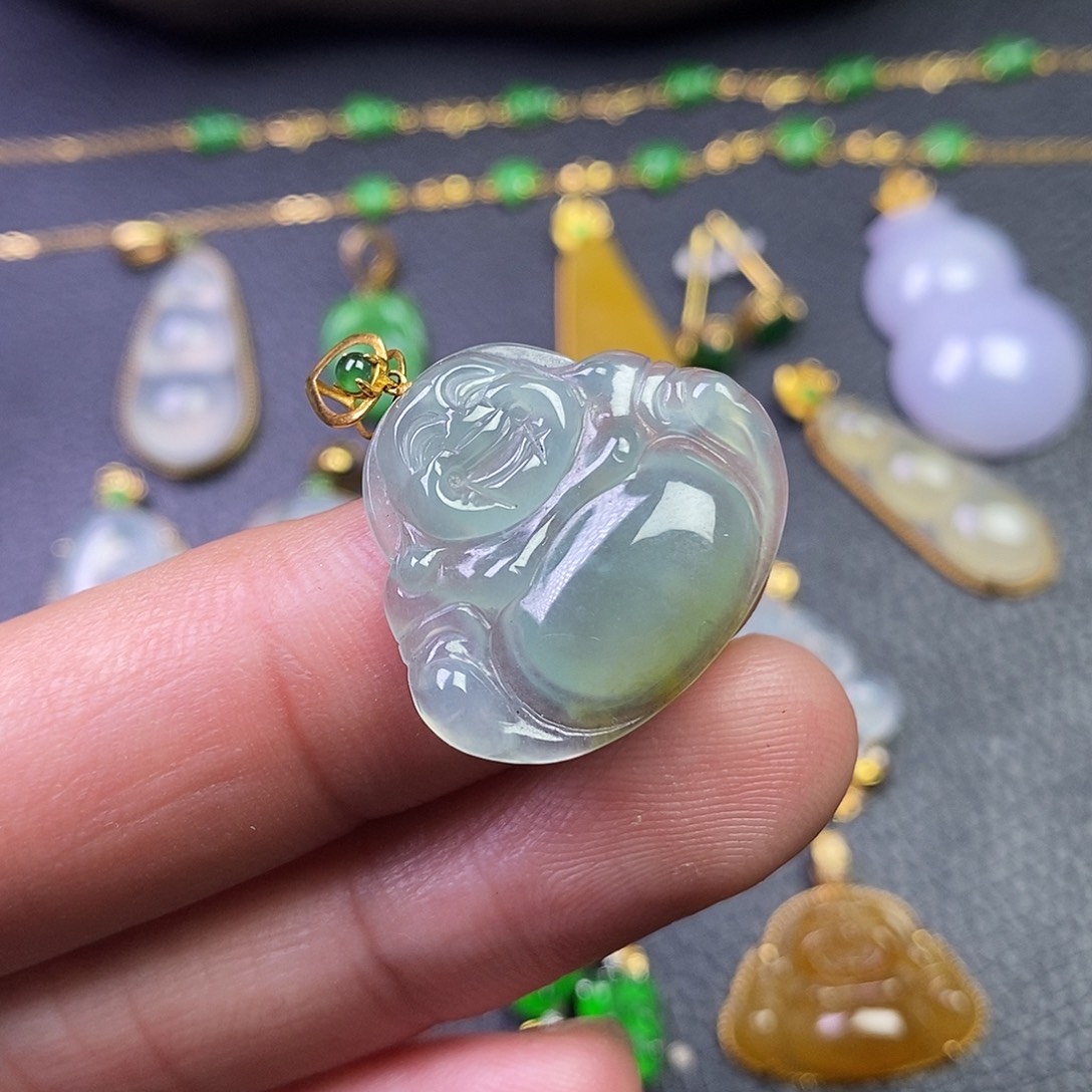 颈饰18K金镶嵌翡翠