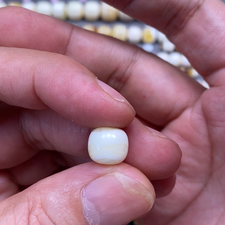 爱***根琥珀未镶嵌裸石老型