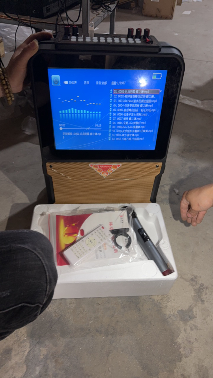 9新  蓝牙版视频机，不能联网，电池不质保，单麦