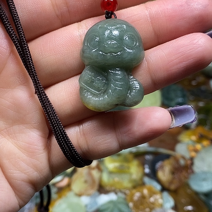 蛇纹石玉吊坠未镶嵌