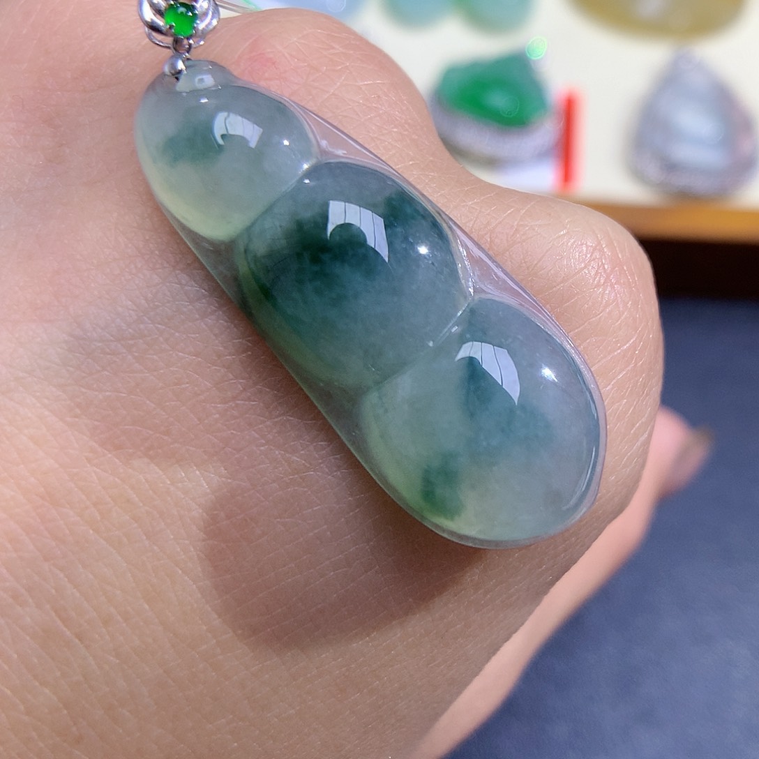 翡翠颈饰18K金镶嵌福豆