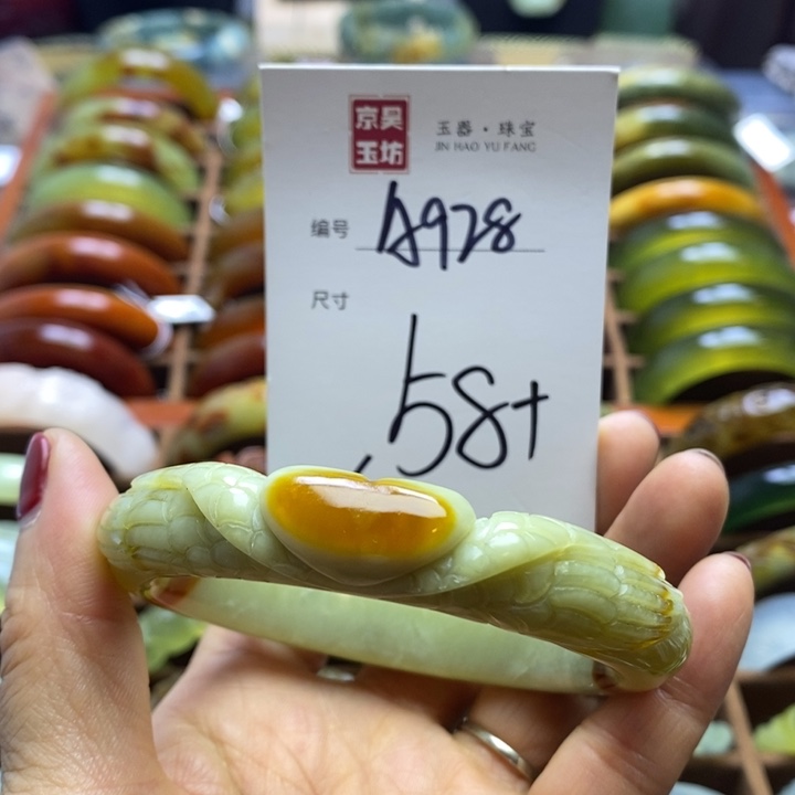 蛇纹石玉手镯未镶嵌