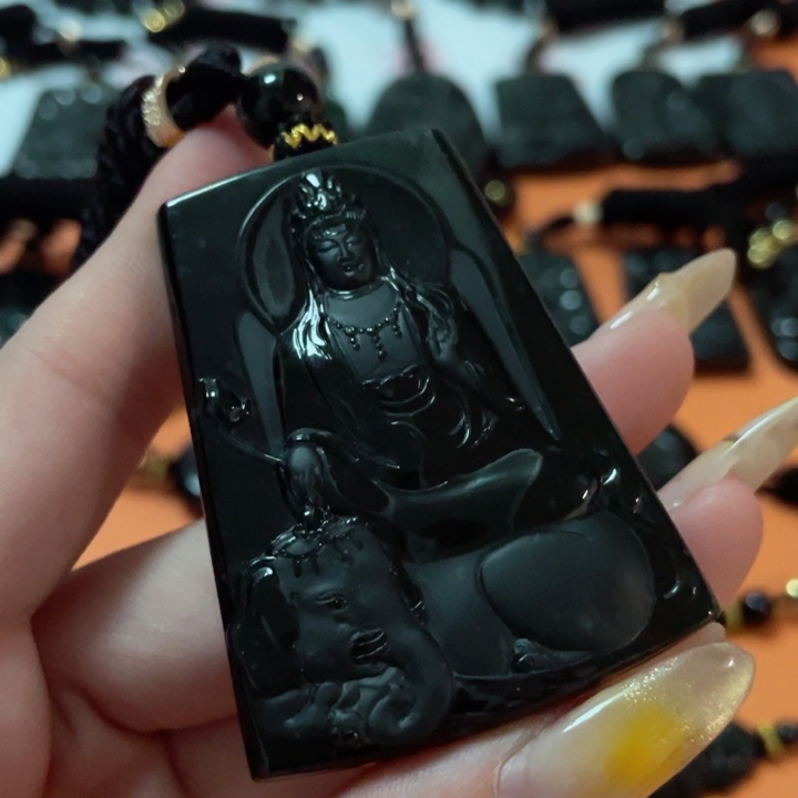 翡翠颈饰未镶嵌东*虎