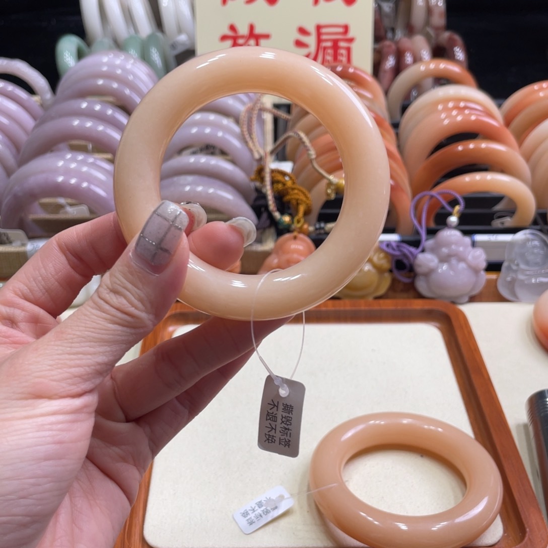 未镶嵌手镯石英质玉姝****?