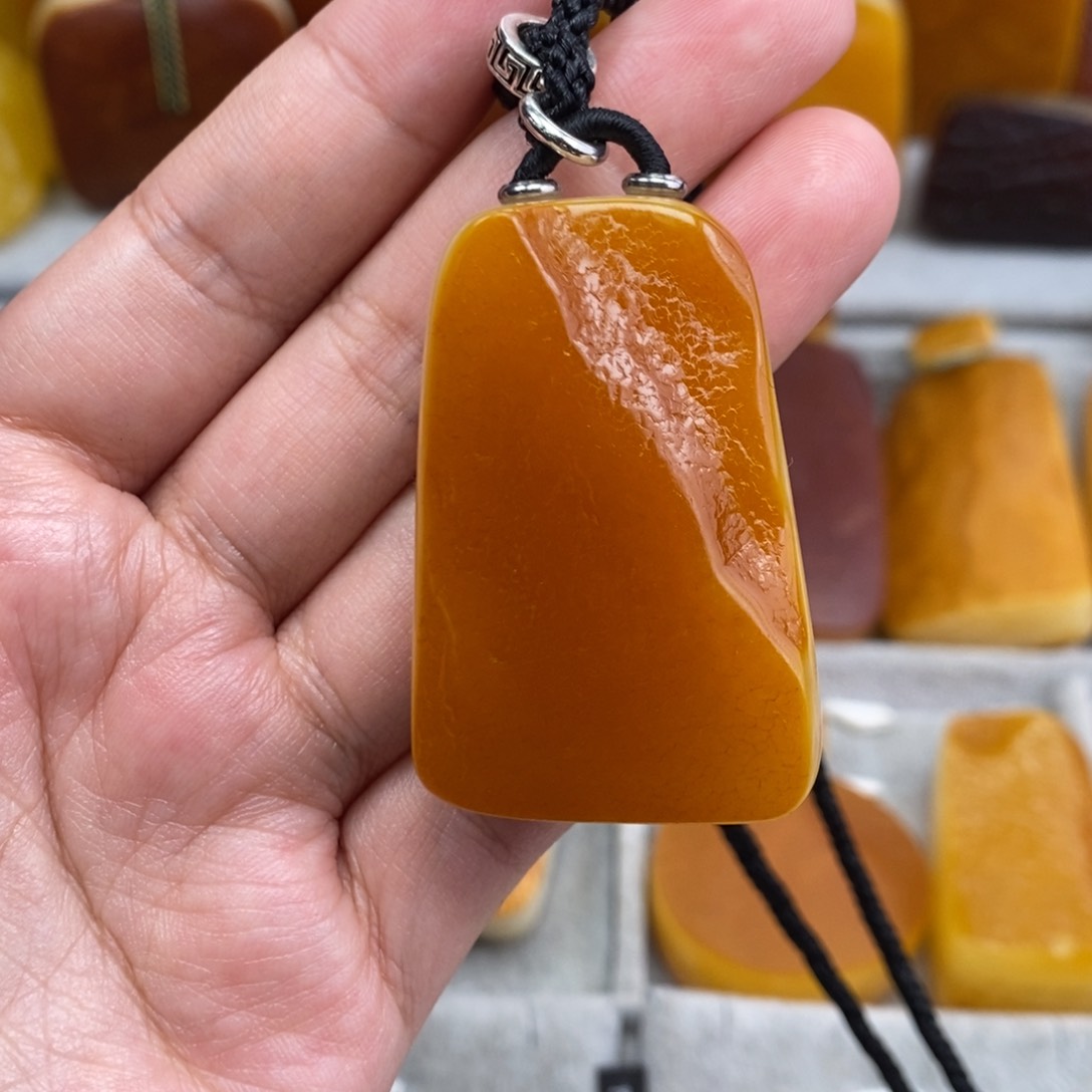 琥珀吊坠(赠链)未镶嵌