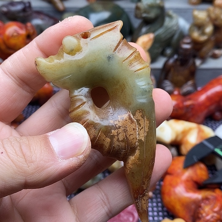 未镶嵌蛇纹石玉颈饰