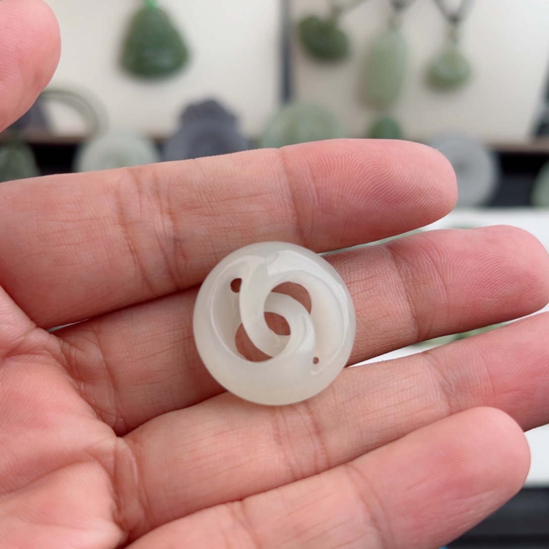 吊坠(赠链)未镶嵌和田玉666