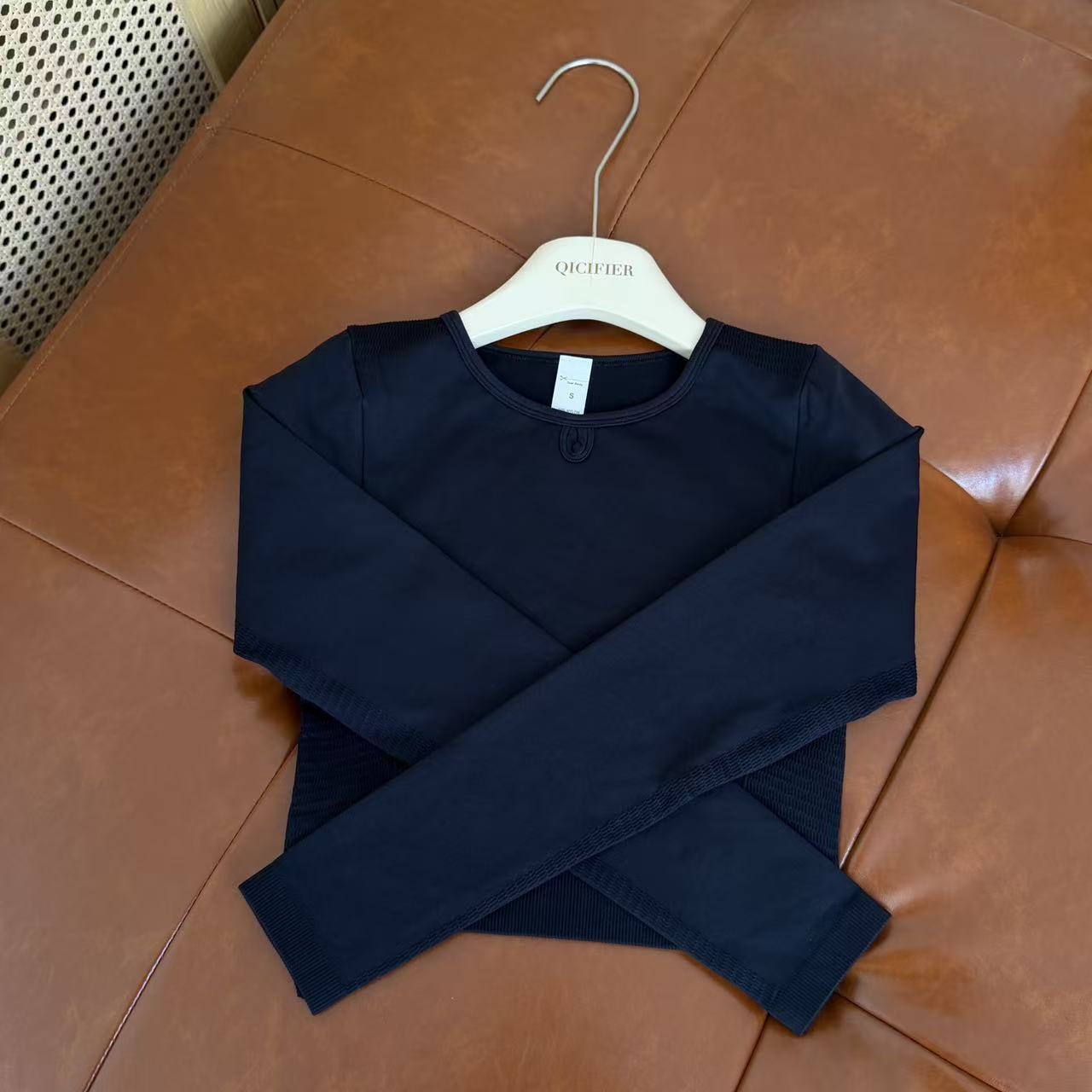 【QICIFIER】外单 黑色 内搭秋冬百搭显瘦遮肉运动瑜伽长袖 8837